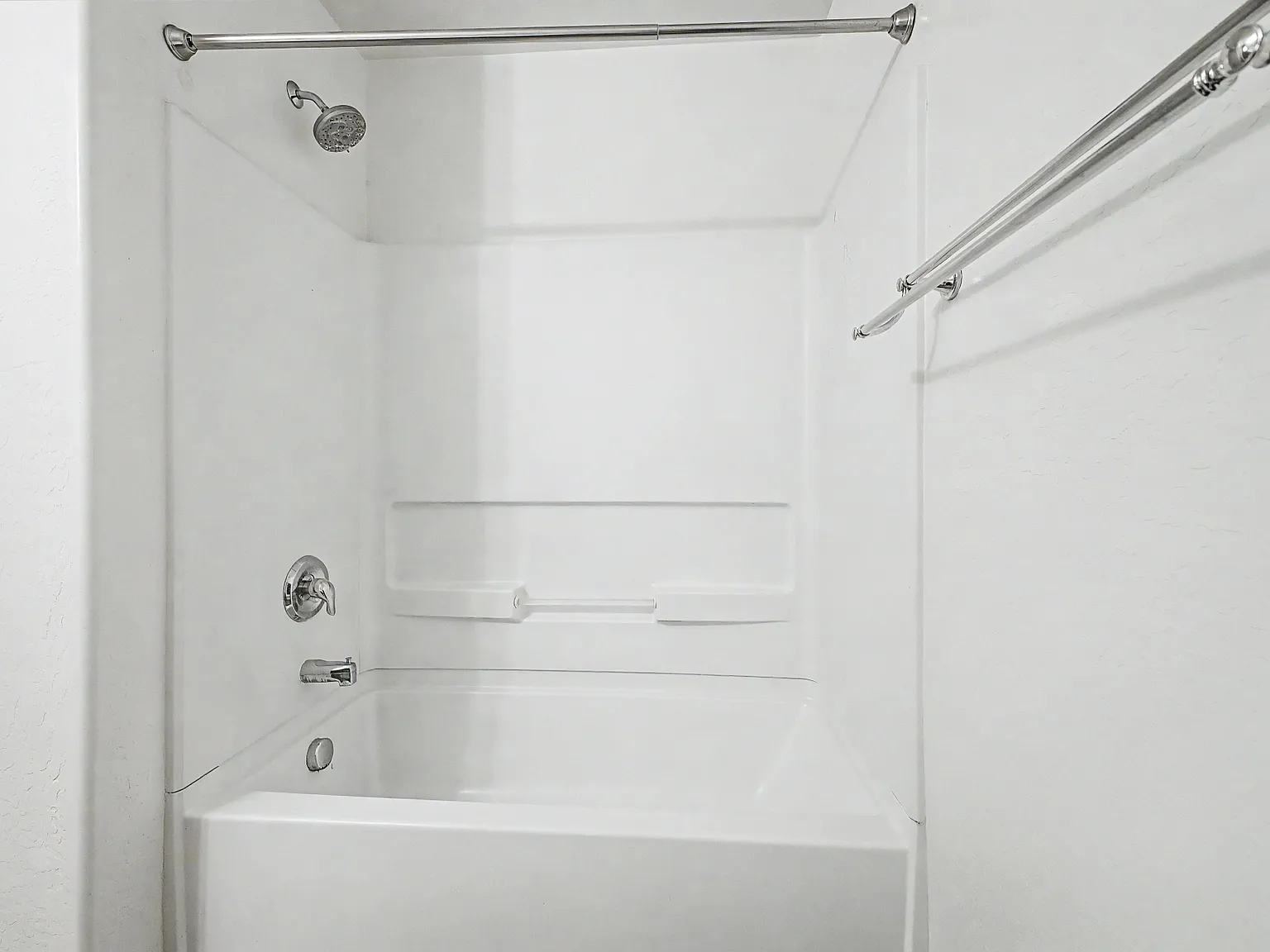 3 bed, 1534 sqft, $2,400 — Photo 3