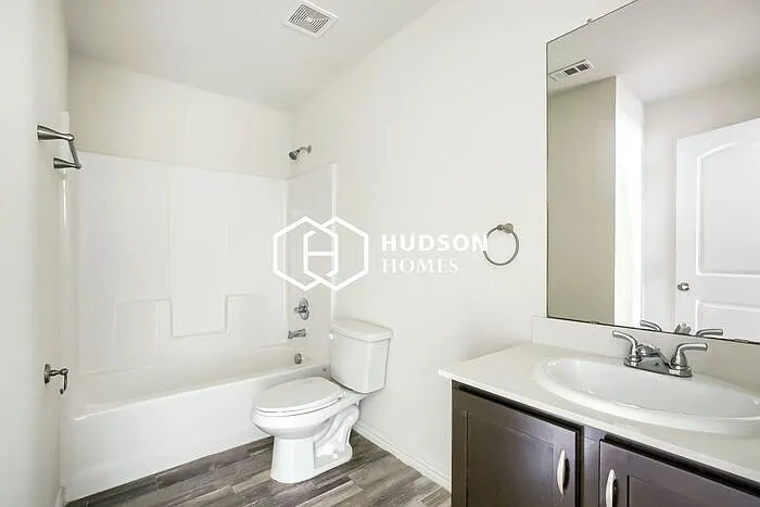 1110 Jones St — Photo 10