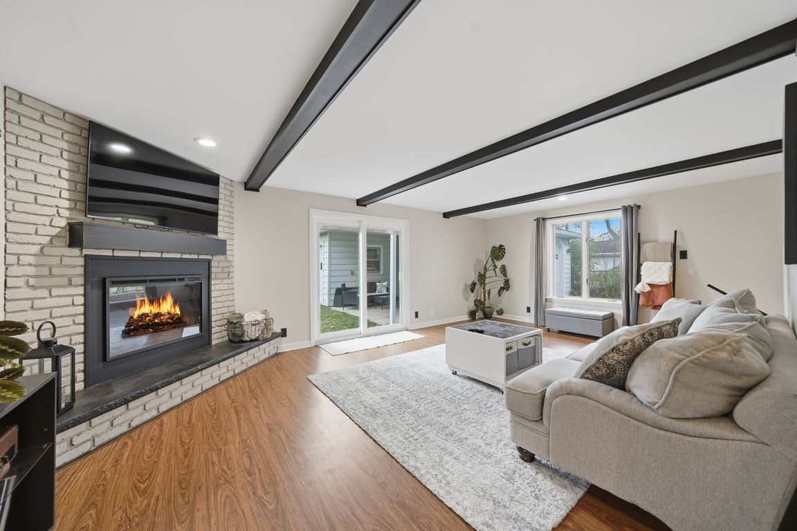 next background image