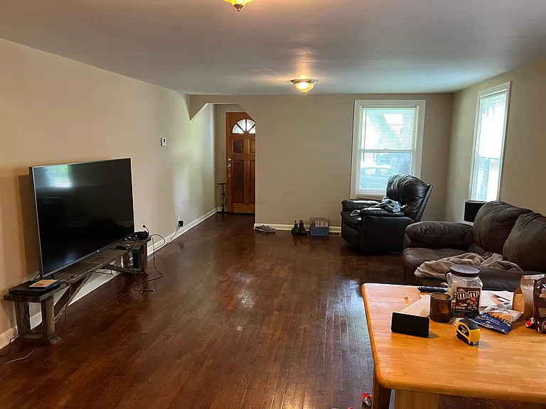1140 S Maryland Ave — Photo 5