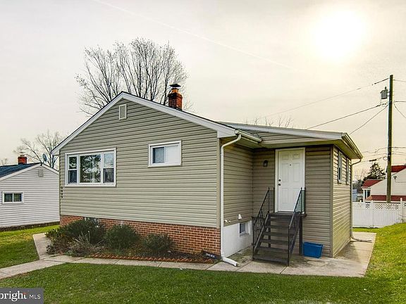 This entrance to bonus/dining room