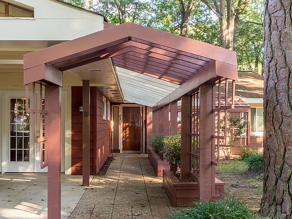 Exterior Entry 
