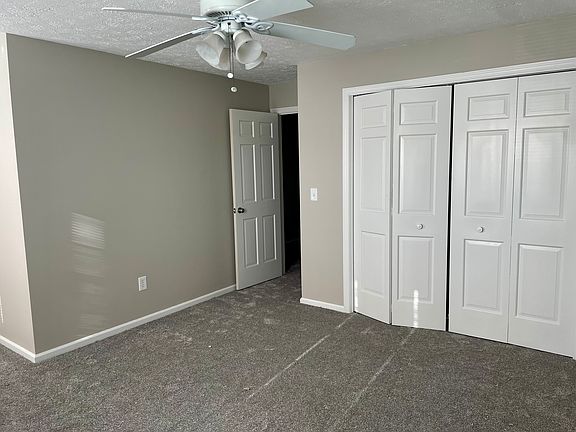 2 large bedroom with brand new carpeting.