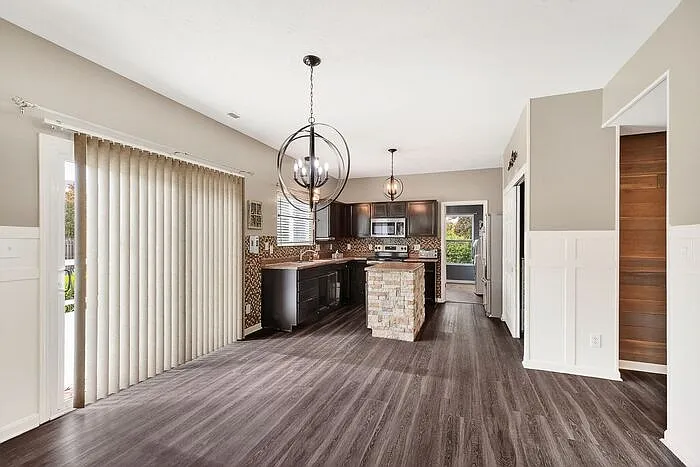 16259 Countryside Blvd — Photo 9