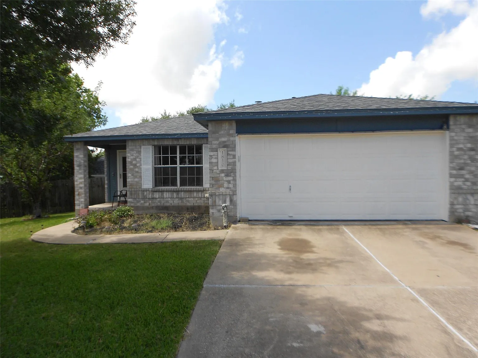 3 bed, 2.0 bath, 1456 sqft, $1,800 — Photo 2