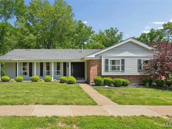 835 Bergquist Dr, Ballwin, MO 63011