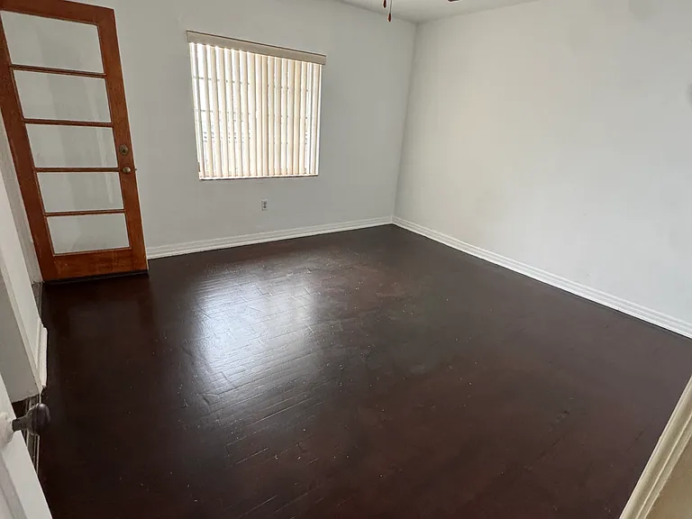 1810 SW 24th Ter — Photo 11
