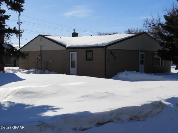 320 4th St SE, Devils Lake, ND 58301