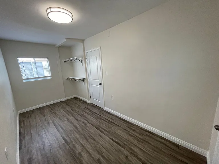 1415 S Marengo Ave. — Photo 16