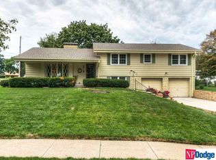 7555 Springfield Dr, Omaha, NE 68114
