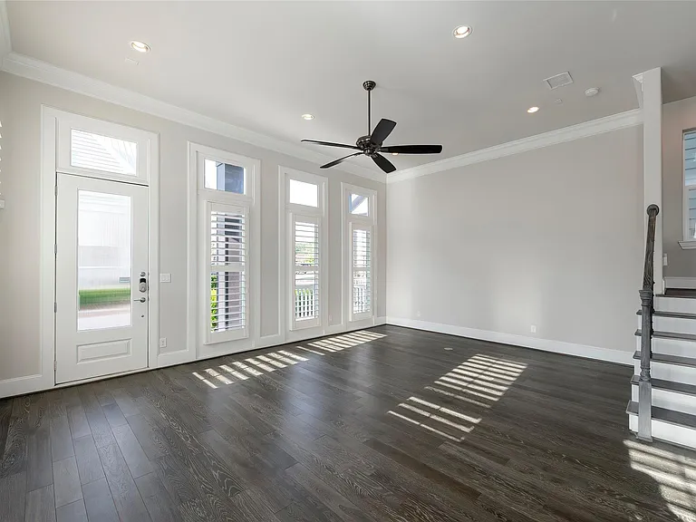 700 Wooster Ln — Photo 3