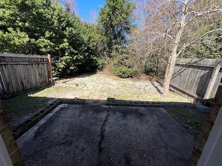 3402B Greenbriar Ct — Photo 8