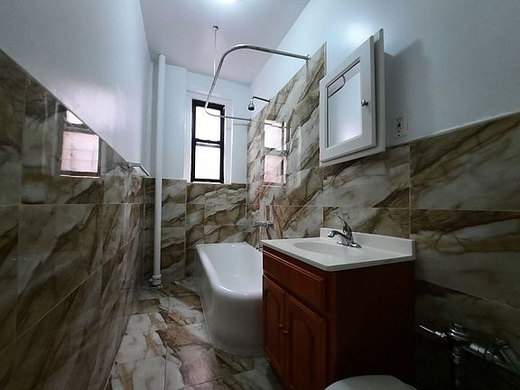 5th image of 4109 9th Ave #22