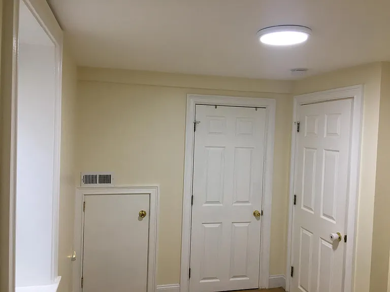 16 Eliot Cres #A — Photo 8
