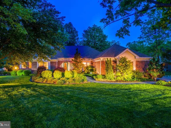 4 Hedge Row Ct, Lawrence Township, NJ 08648