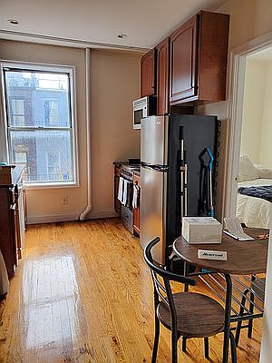 4th image of 208 E 7th St APT 20