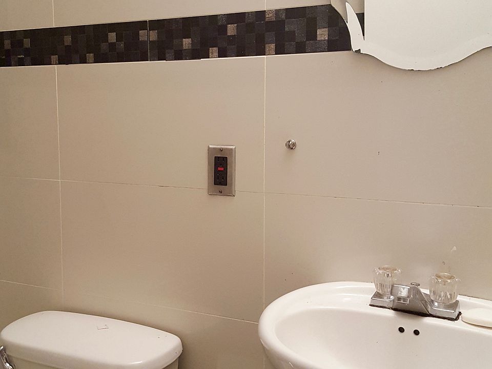 2nd image of 209 Taaffe Pl #3LI