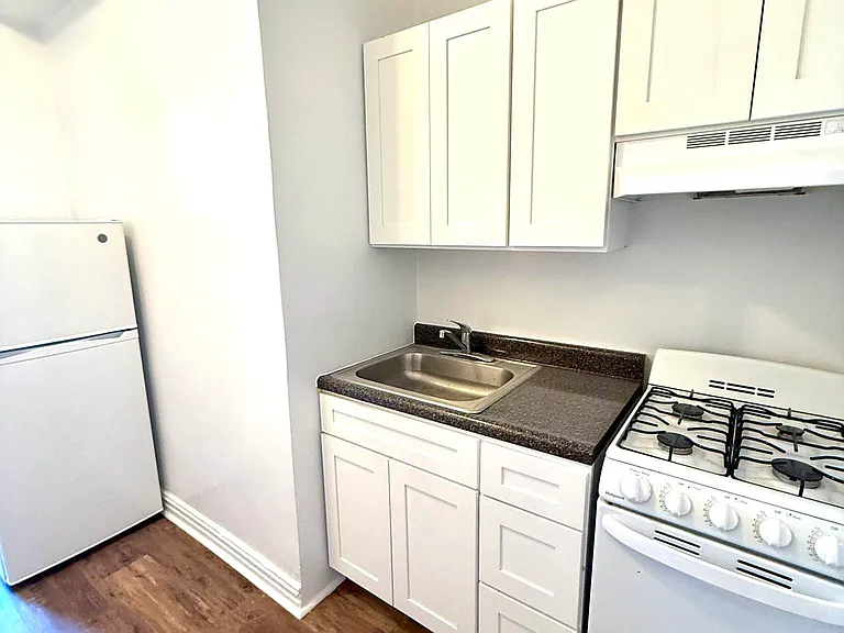 101 Cooper St #4A — Photo 9