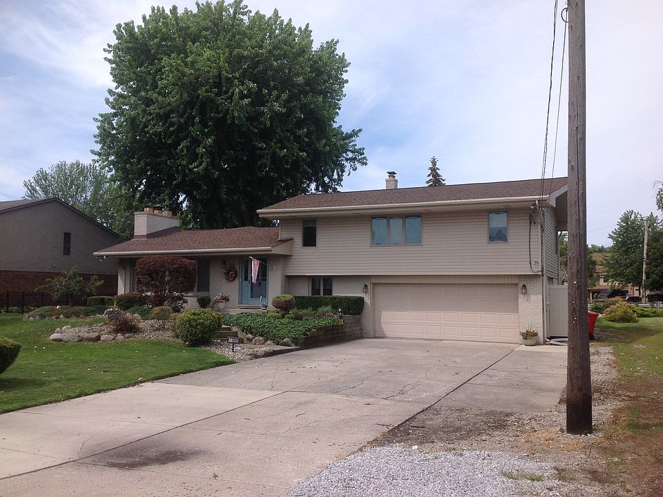 1st image of 38111 Lakeshore Dr