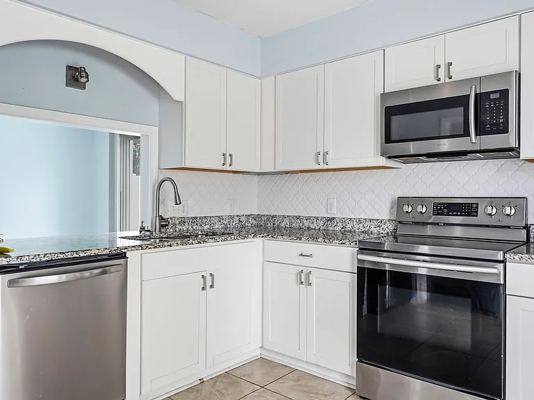 1451 Turkey Ridge Dr #D — Photo 7