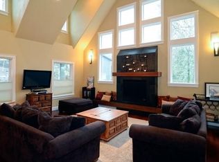 2716 Hallmark Ln, Eugene, OR 97405