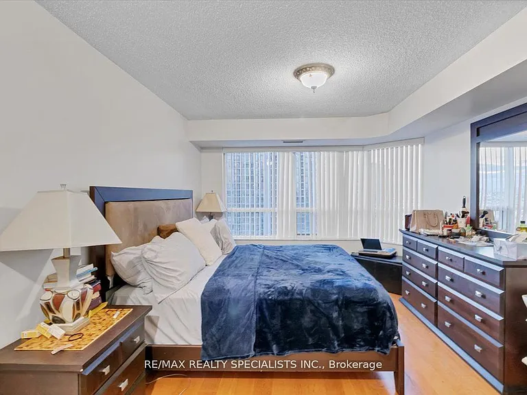 25 Kingsbridge Garden Cir #1720 — Photo 23