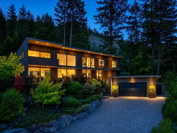 1704 Sugarloaf Pl, Pemberton, BC V0N 2L3