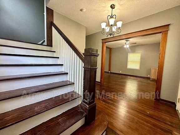 2nd image of 1201 Peach St