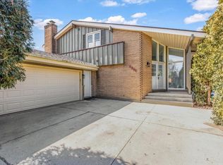 4629 S 45th St, Greenfield, WI 53220