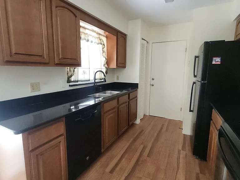 897 Alexander Ave — Photo 9