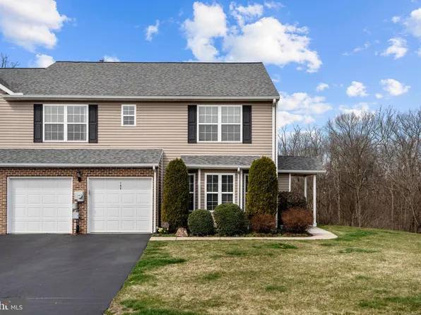 147 Peregrine Ln, Hummelstown, PA 17036