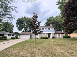 4710 Village Dr, Saginaw, MI 48638