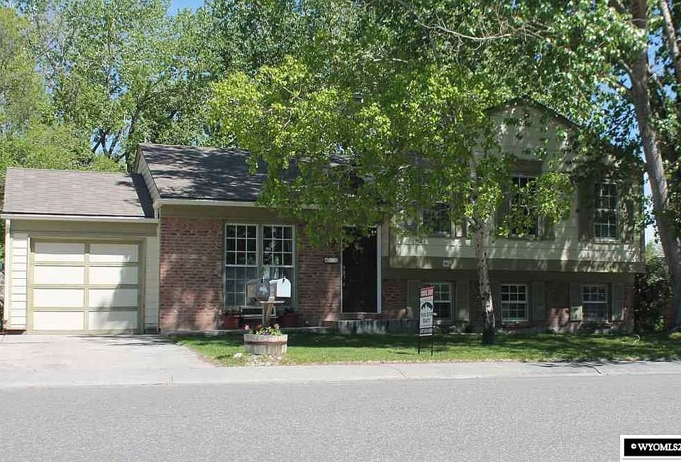 1st image of 413 Spire Dr