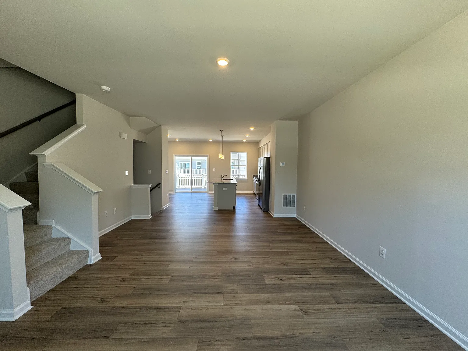 3 bed, 3.5 bath, 1776 sqft, $2,095 — Photo 4