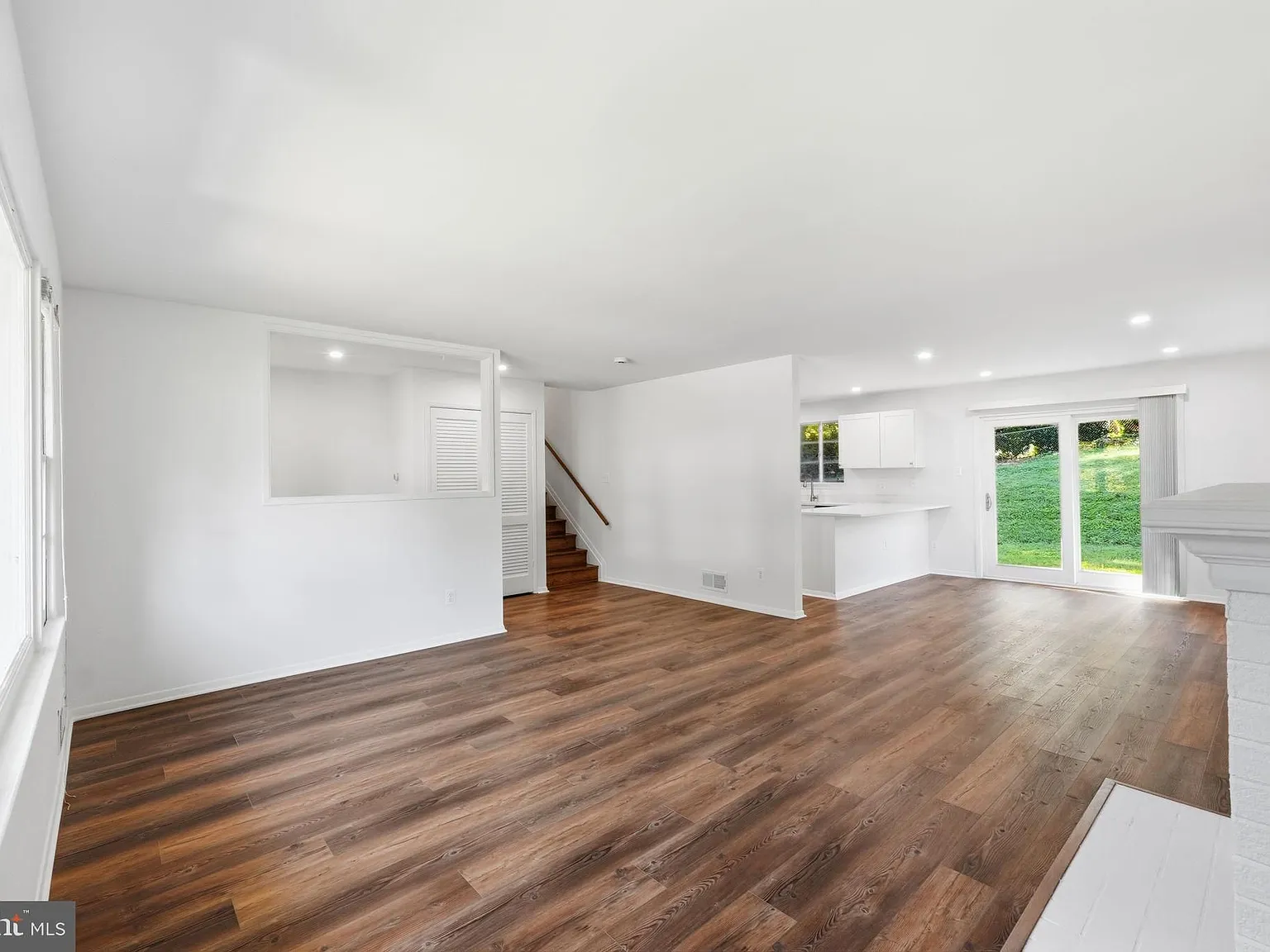 4 bed, 2.0 bath, 1719 sqft, $3,400 — Photo 3