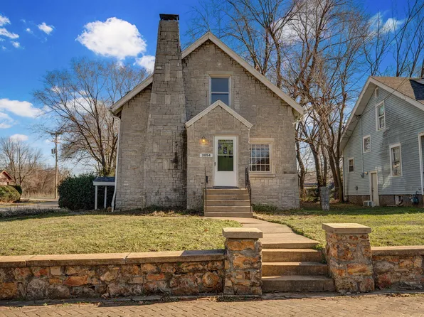 2054 N Campbell Avenue, Springfield, MO 65803