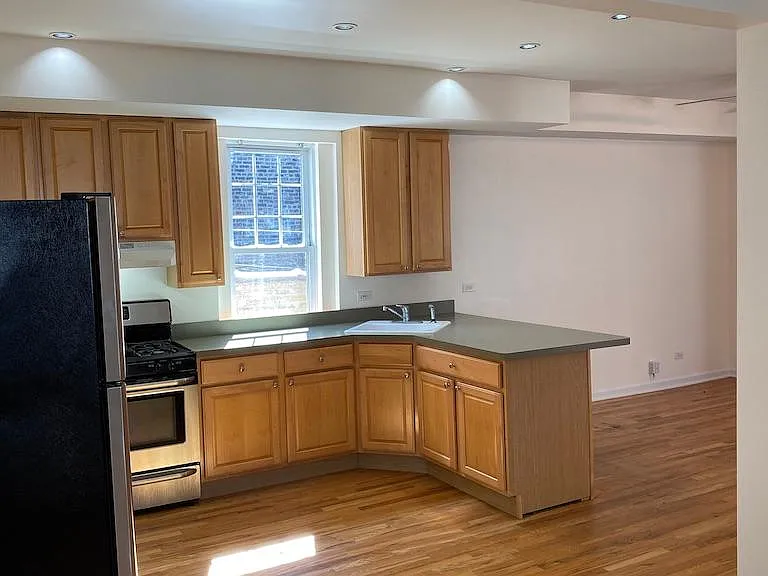 2135 N Leavitt St #2-CH — Photo 8