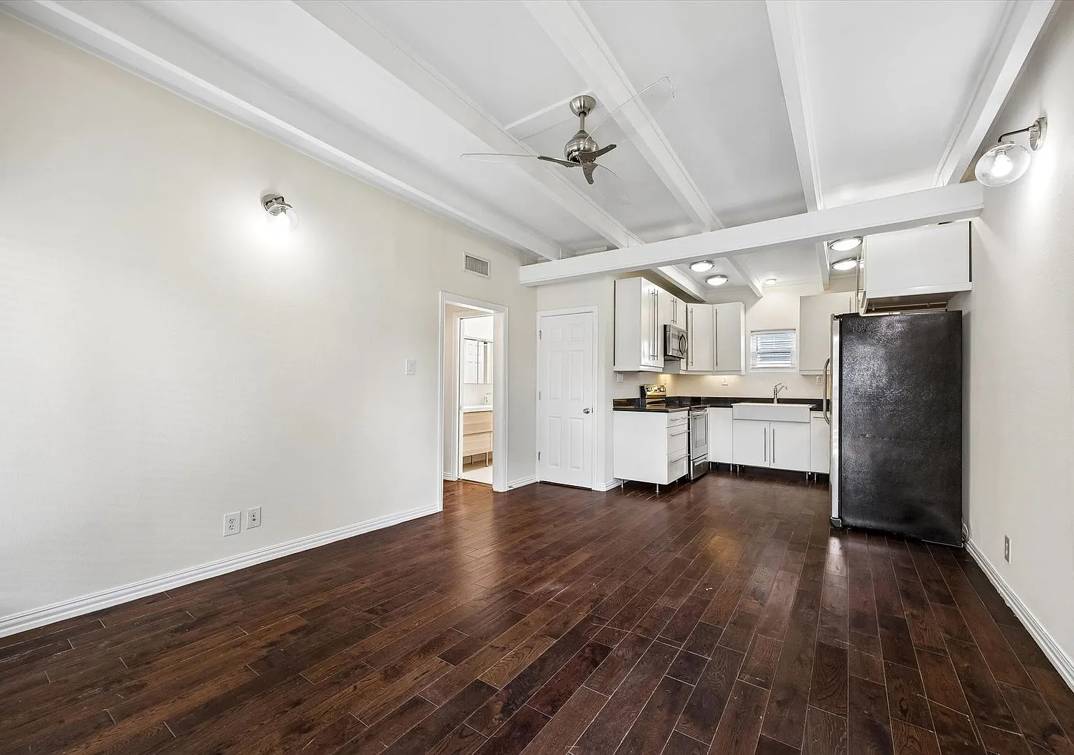 216 Marshall — Photo 3