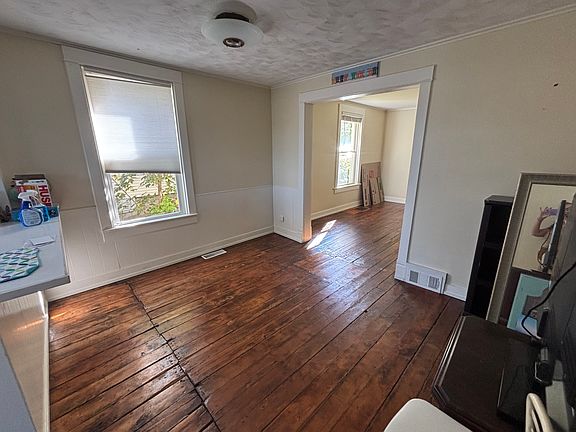2nd image of 315 Grove St