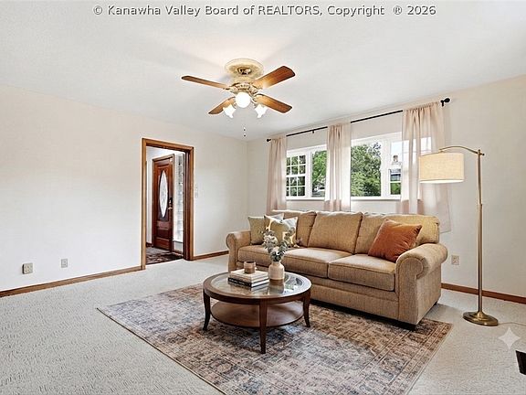 5th image of 893 Poplar Rd
