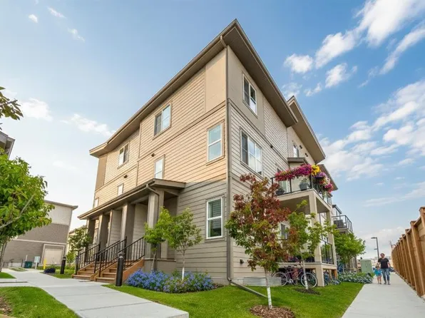 2117 W 81st St SW #60, Calgary, AB T3H 6E8