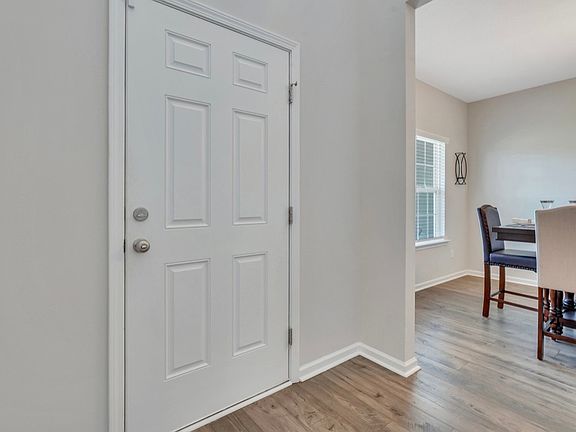 4th image of 213 Setter Ct NE
