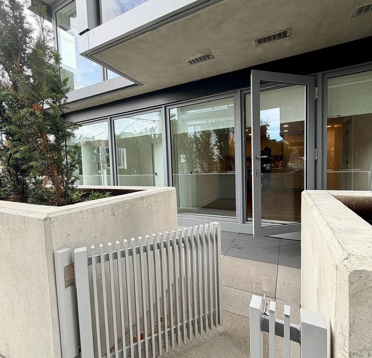 8120 Oak St — Photo 1