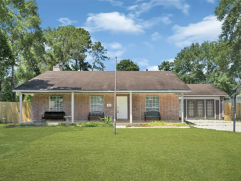 18931 Iris Ln — Photo 2