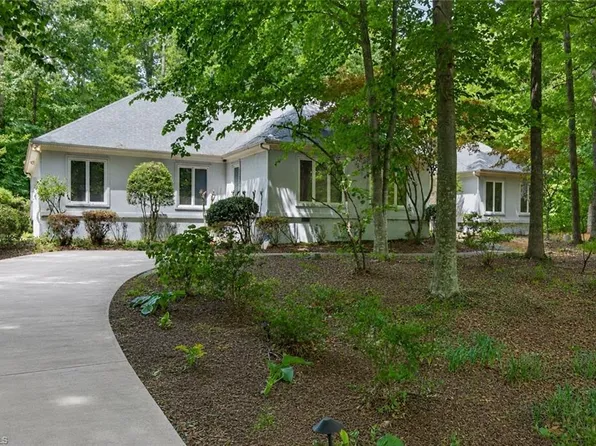 2400 Hunters Crossing Trl, Summerfield, NC 27358