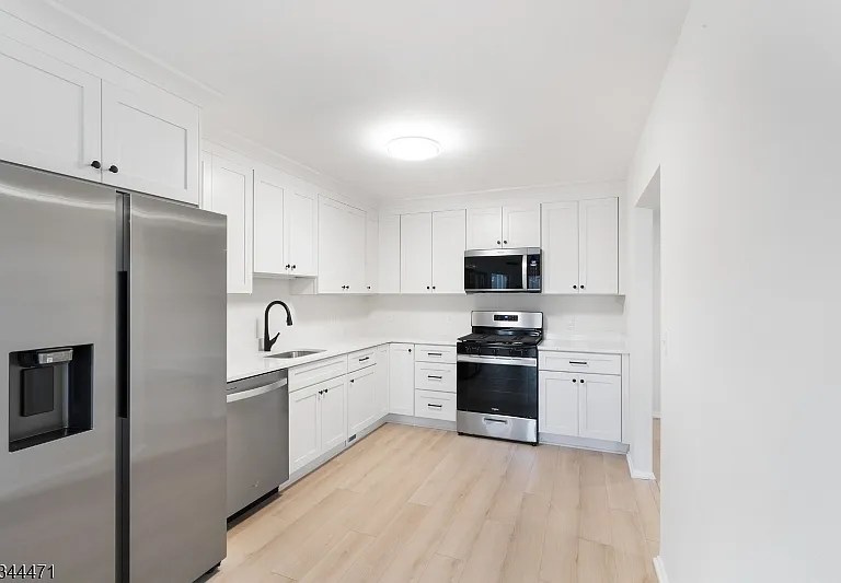15 Madison Ave — Photo 3