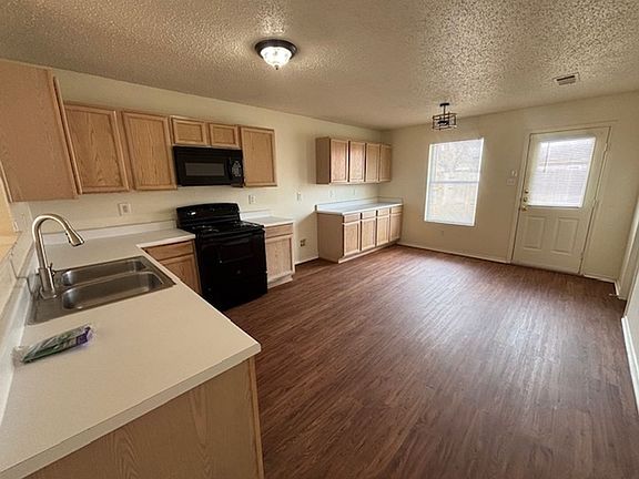 5th image of 552 Keble Dr