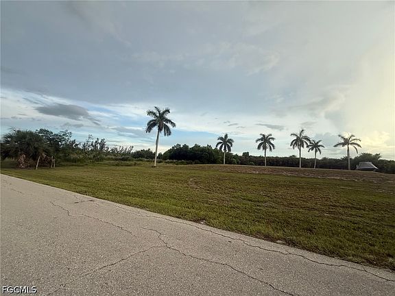 3rd image of 7655 Barrancas Ave