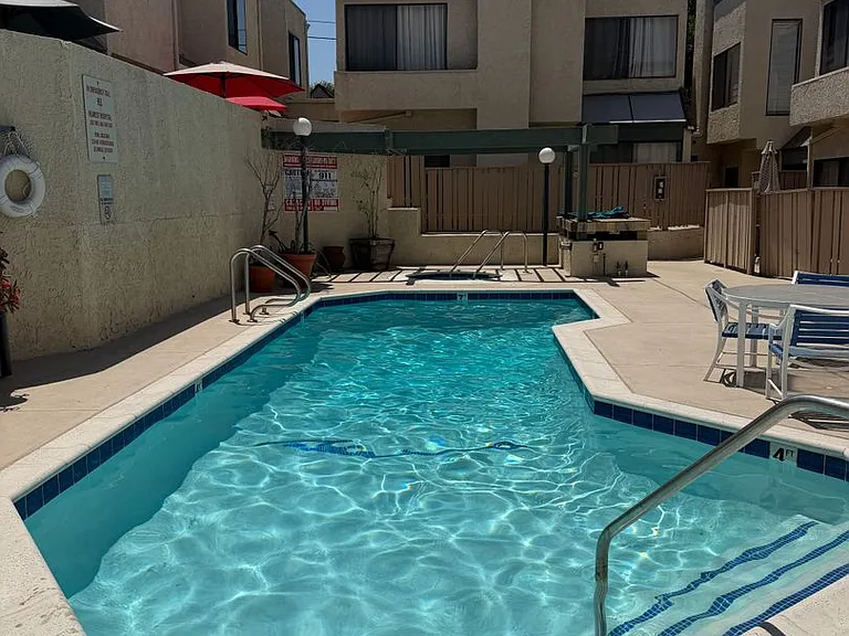 1734 N Verdugo Rd #6 — Photo 38