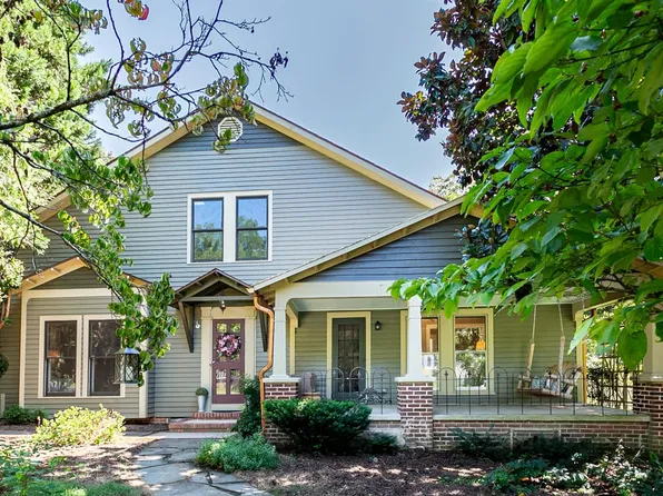 114 N Occoneechee St, Hillsborough, NC 27278